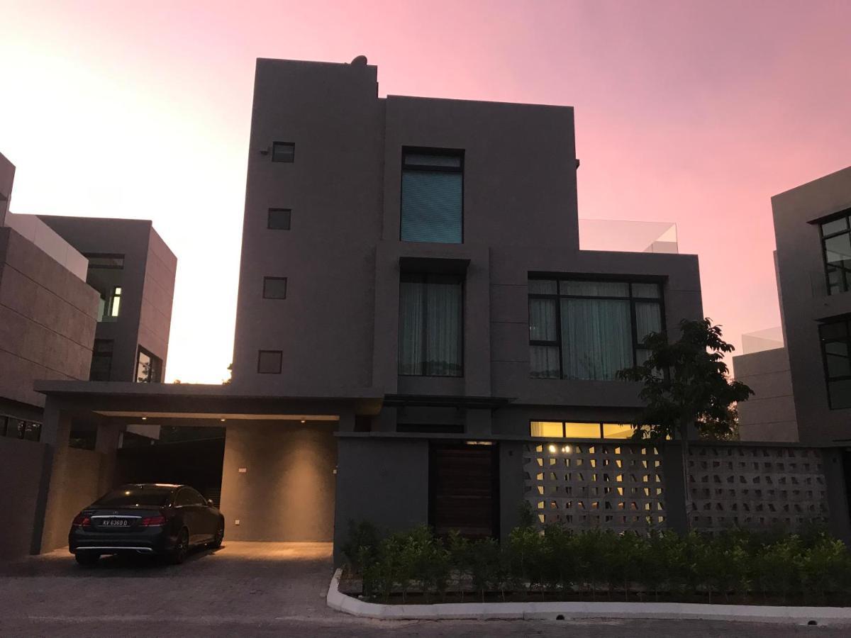 Molly Luxury Private Pool Bungalow茉莉的家豪华私人泳池别墅 Pantai Cenang  Extérieur photo